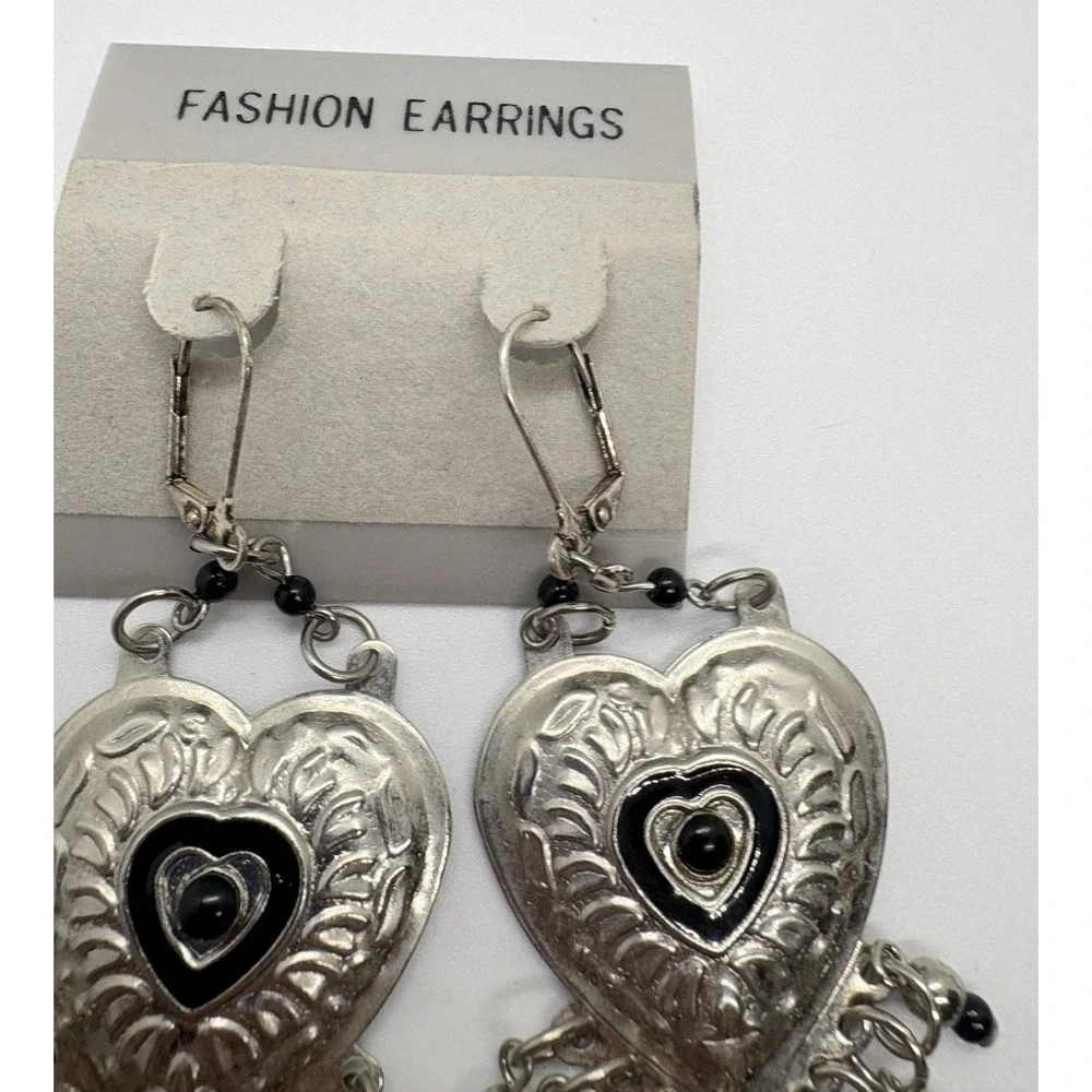 Vintage‎ Silver Tone & Black Heart Dangle Drop Pierced Leverback Earrings Korea
